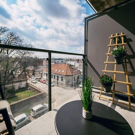 Luxury Apartment W. City Views In Kosice Old Town Exterior photo